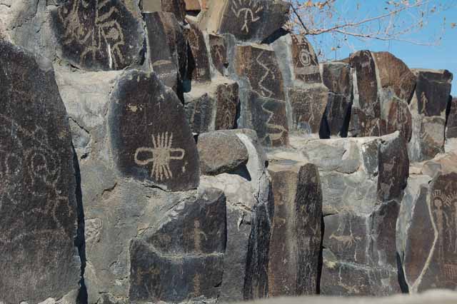 petroglyphs at Ginkgo Petrified Forest